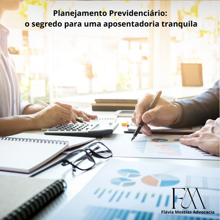 📄 Planejamento Previdenciário: entenda como garantir uma aposentadoria tranquila e segura O planejamento previdenciário é uma medida essencial para quem deseja se aposentar com segurança e previsibilidade. Mais do que um cálculo, trata-se de um estudo jurídico e contributivo que identifica o momento ideal para requerer o benefício e as estratégias para evitar prejuízos futuros. Muitos segurados acreditam que basta atingir a idade mínima ou o tempo de contribuição exigido pelo INSS. No entanto, as regras previdenciárias mudam com frequência, e cada caso exige uma análise individualizada e técnica. 📘 O que é o Planejamento Previdenciário? O planejamento previdenciário consiste na avaliação do histórico de contribuições do segurado junto ao INSS. Com base no Cadastro Nacional de Informações Sociais (CNIS) e em documentos complementares, o profissional do Direito pode identificar: O melhor momento para solicitar a aposentadoria; A modalidade de benefício mais adequada ao caso; A existência de lacunas ou inconsistências no histórico de contribuições; E a forma mais segura de aproveitar as regras de transição da reforma previdenciária. Esse estudo possibilita que o cidadão compreenda sua real situação e planeje o futuro previdenciário de maneira consciente e segura. ⚖️ Por que fazer o planejamento antes de se aposentar? Ao antecipar a análise, o segurado evita equívocos comuns e reduz o risco de receber um benefício inferior ao que teria direito. Entre os principais benefícios do planejamento previdenciário estão: ✔️ Evitar prejuízos Erros de cálculo e períodos não reconhecidos pelo INSS podem resultar em valores menores do que o devido. ✔️ Corrigir informações É comum que vínculos antigos de trabalho não apareçam no sistema. Esses períodos podem ser reconhecidos mediante comprovação adequada. ✔️ Escolher a melhor regra de transição Desde a Reforma da Previdência de 2019, diversas regras coexistem. A análise técnica identifica qual delas se aplica e qual traz o melhor resultado. ✔️ Evitar indeferimentos Ao apresentar um pedido completo e coerente, o segurado reduz as chances de negativa administrativa e de atrasos na concessão do benefício. 👩‍⚖️ A importância da orientação jurídica especializada O planejamento previdenciário exige conhecimento técnico e domínio das normas legais. Por isso, é recomendável buscar orientação profissional qualificada, que possa realizar os cálculos, revisar as informações e esclarecer as alternativas disponíveis. O escritório Flávia Messias Advocacia, localizado em Niterói (RJ), atua há mais de 20 anos no campo do Direito Previdenciário, oferecendo atendimento técnico, ético e acessível, com foco na clareza e transparência das informações. Nos atendimentos, cada caso é estudado individualmente, sempre com base em dados concretos e na legislação vigente — sem promessas de resultado, mas com comprometimento em buscar a melhor solução jurídica. 💼 Para quem é indicado o planejamento previdenciário? O planejamento é especialmente indicado para: Pessoas que estão próximas da aposentadoria; Quem teve vários vínculos trabalhistas ou contribuições autônomas; Trabalhadores que contribuíram antes e depois da reforma da Previdência; E segurados que desejam avaliar o impacto das regras atuais em seu benefício. Essa análise também é útil para quem pretende regularizar períodos de contribuição, realizar recolhimentos retroativos ou verificar a viabilidade de revisão futura. 📍 Comprometimento e ética profissional O Flávia Messias Advocacia pauta sua atuação pela responsabilidade, transparência e respeito às normas da OAB. Cada atendimento é conduzido com sigilo, empatia e foco em orientar o cliente sobre seus direitos, sempre dentro dos limites da lei e das boas práticas jurídicas. Nosso propósito é levar informação clara e correta à população, especialmente aos segurados que desejam compreender melhor suas contribuições e planejar o futuro previdenciário com segurança. 📞 Agende uma orientação Se você deseja compreender como está sua situação perante o INSS ou saber qual o melhor momento para se aposentar, entre em contato e agende uma consulta informativa. 📍 Atendimento em Niterói e Região Metropolitana do Rio de Janeiro 📲 Contato: (21) 99214-5839 🌐 Site: flaviamessiasadvocacia.com.br